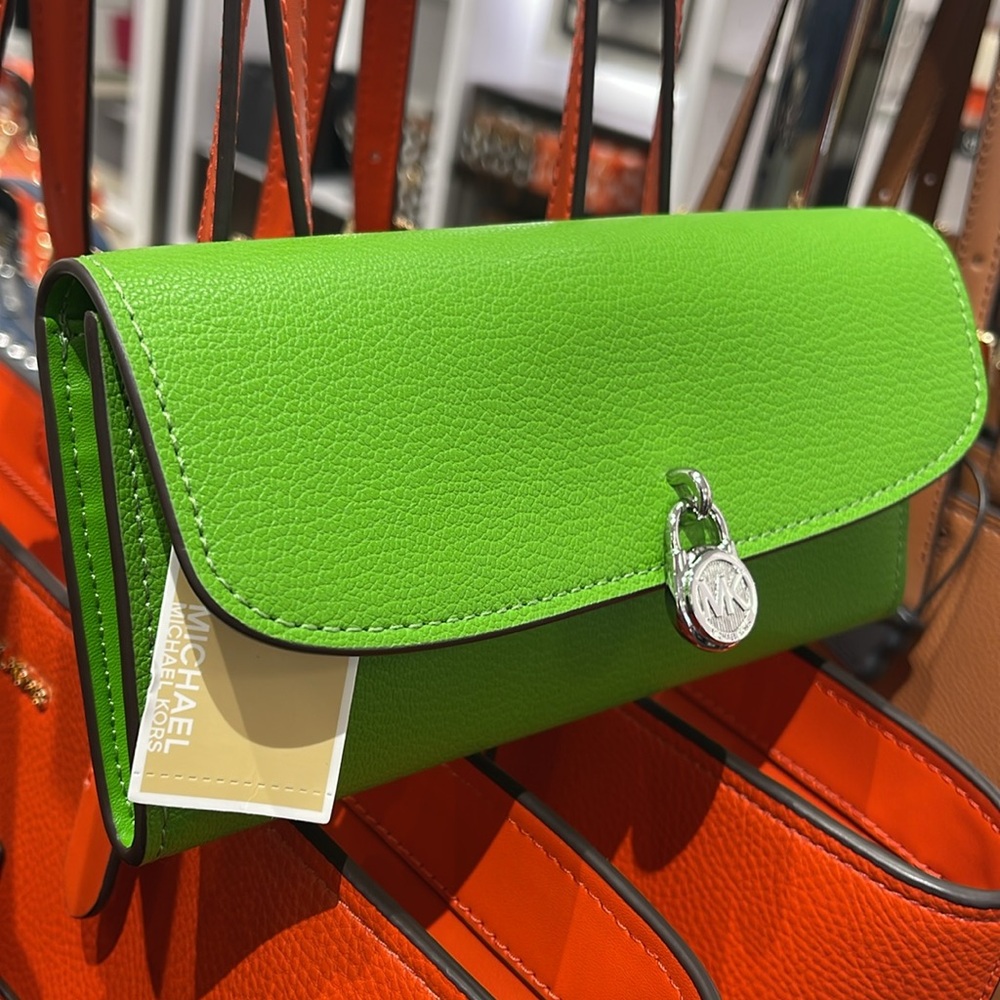 Michael Kors Hamilton Large Leather Flap Continental Wallet
Jungle Green 
NWT - Picture 15 of 16